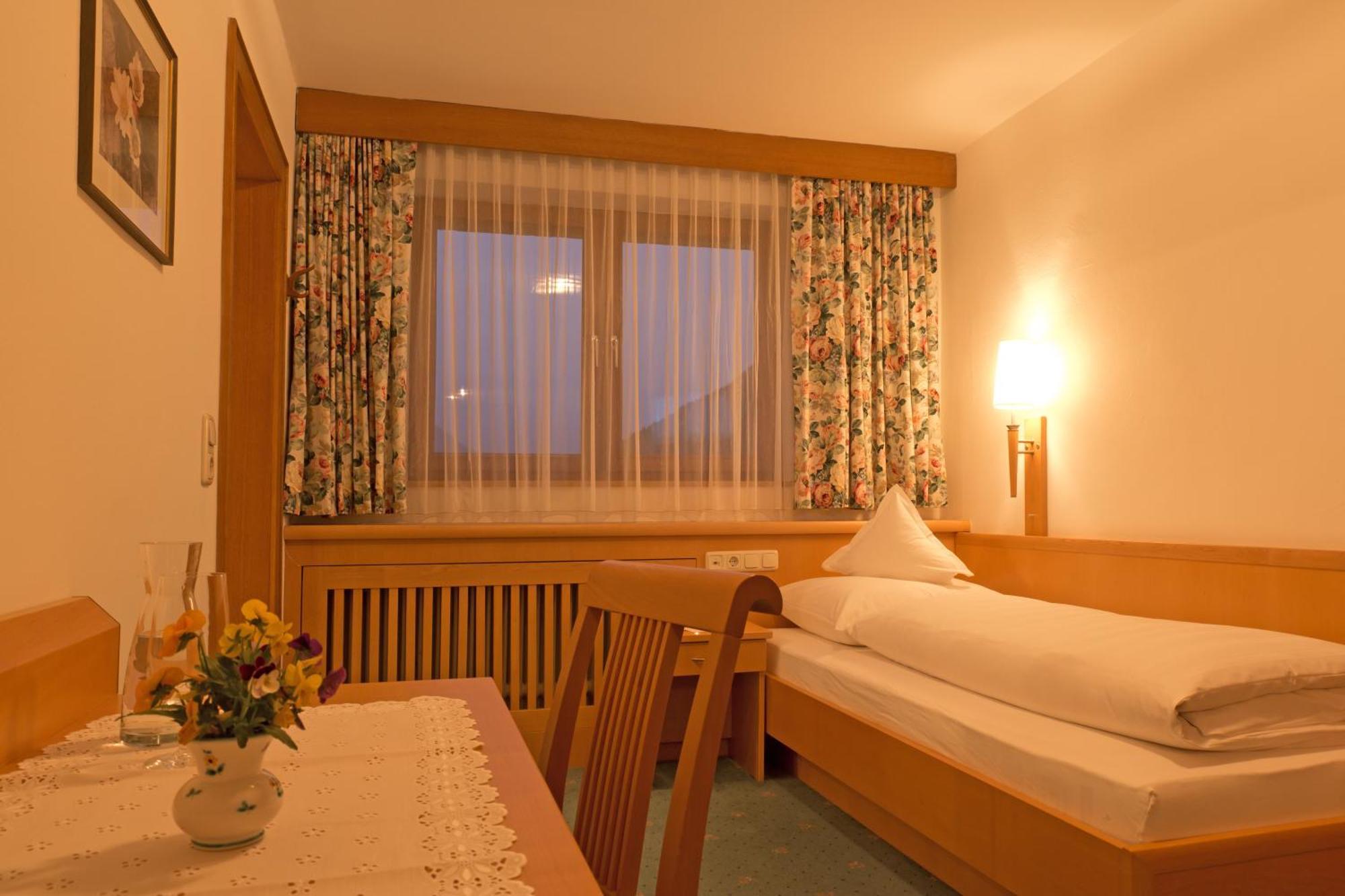 Hotel Angelika サンクト・アントン・アム・アールベルク 部屋 写真